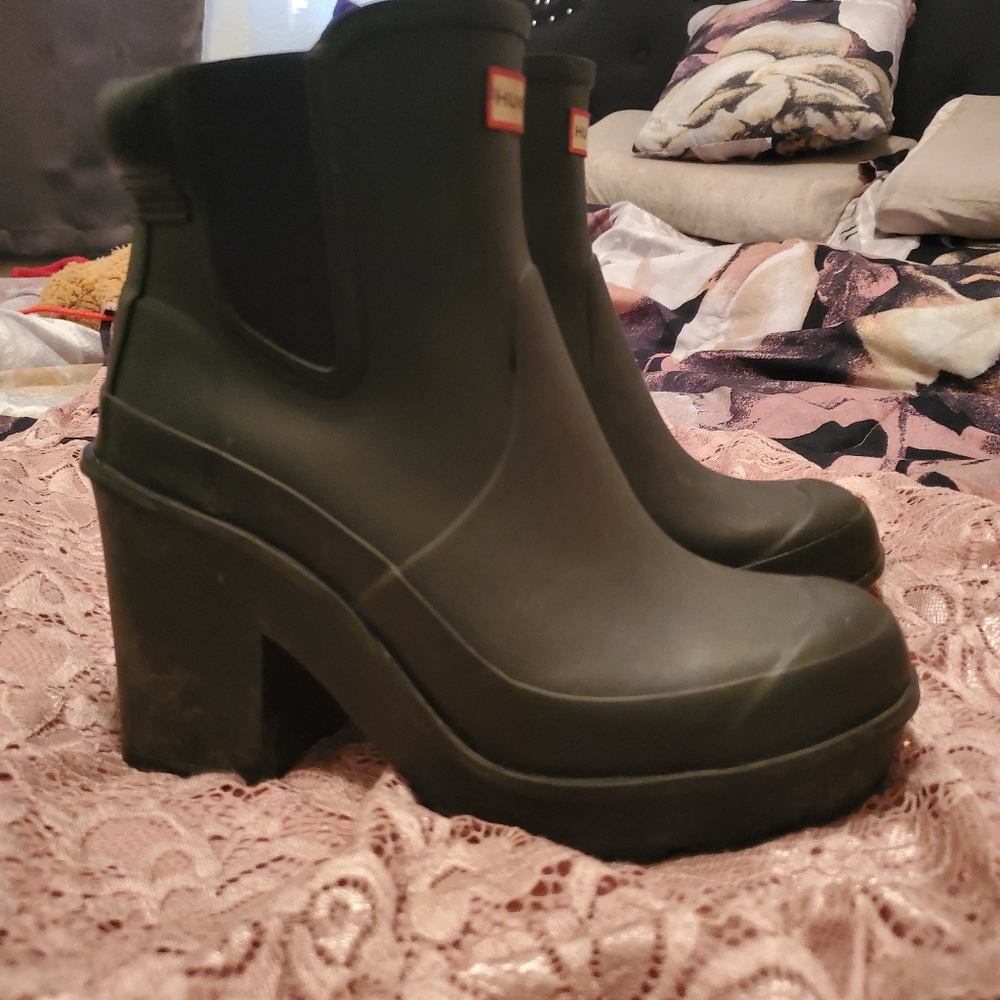 Rare black hunter block heel Chelsea boots size 6